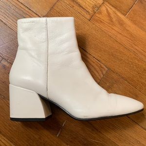Vagabond White Mod-style booties